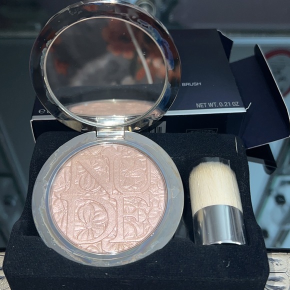 Dior Other - NIB! Diorskin Nude Air Illuminating Powder In Color #001 Glowing Pink.